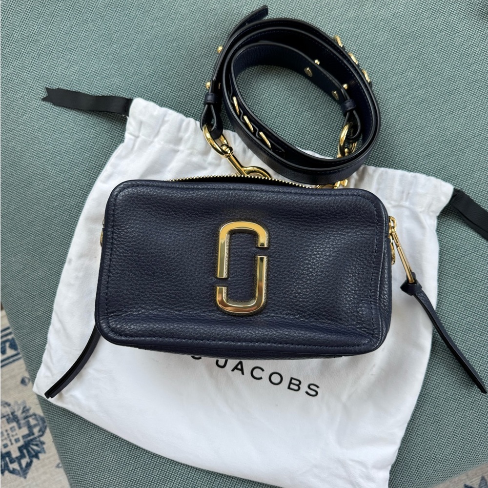 like new marc jacobs camera bag